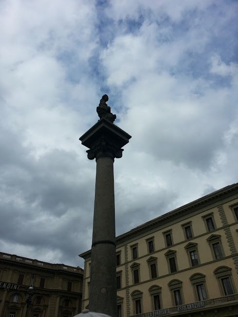 The belly button of Florence - you can see the beginning and end of Florence standing right in front of this monument.